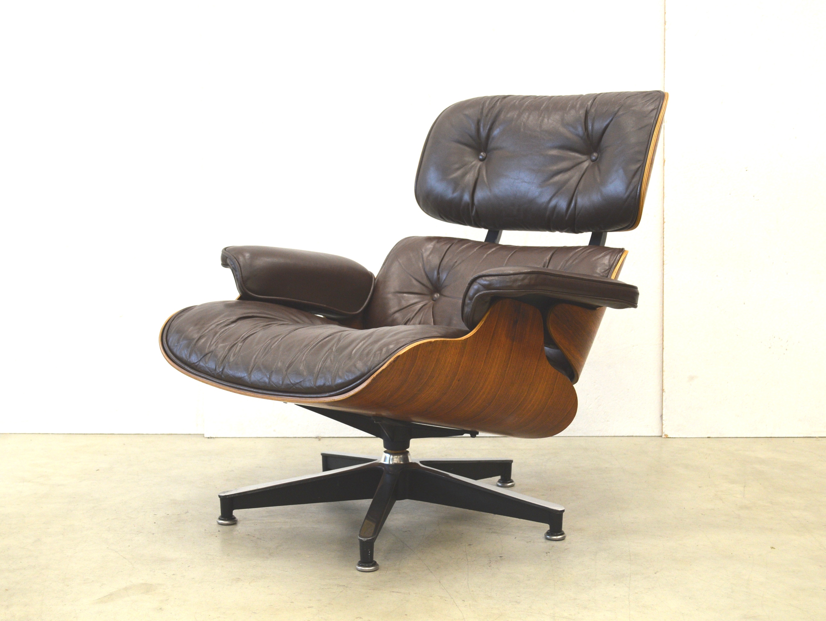 Herman Miller Eames Lounge Chair Brown Leather Edition